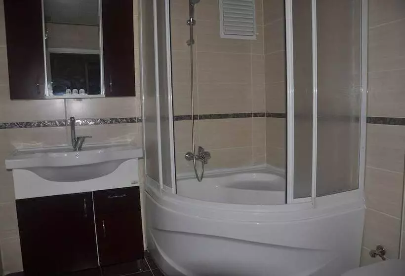 هتل Istanbul Holiday