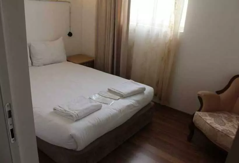 هتل Istanbul Holiday