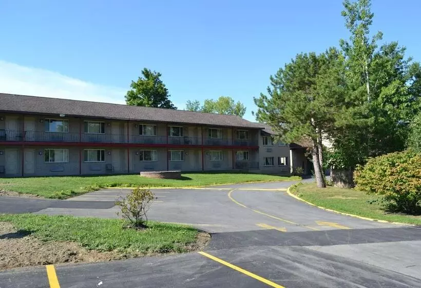 Hotel Latham Inn