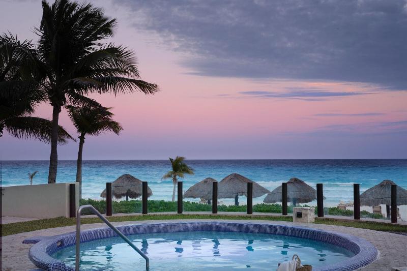 هتل The Westin Lagunamar Ocean Resort Villas & Spa Cancun
