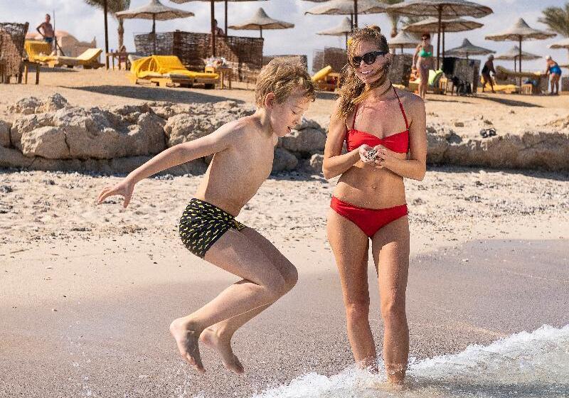 هتل Three Corners Sea Beach Resort