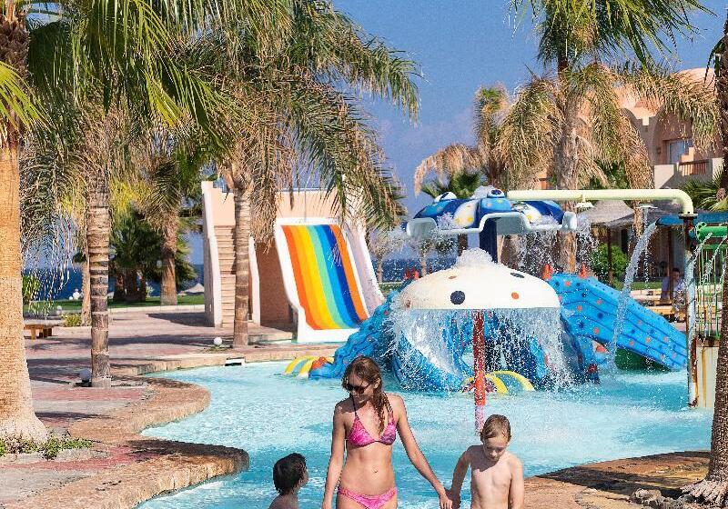 هتل Three Corners Sea Beach Resort