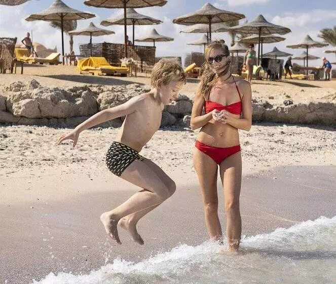 هتل Three Corners Sea Beach Resort