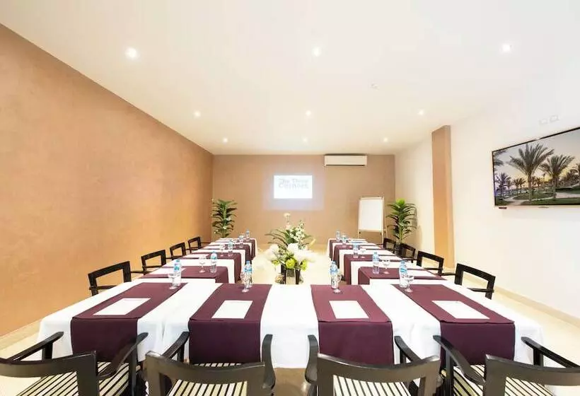 هتل Three Corners Sea Beach Resort