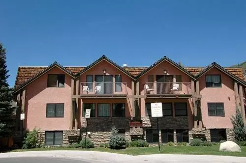 ホテル Ute Condos