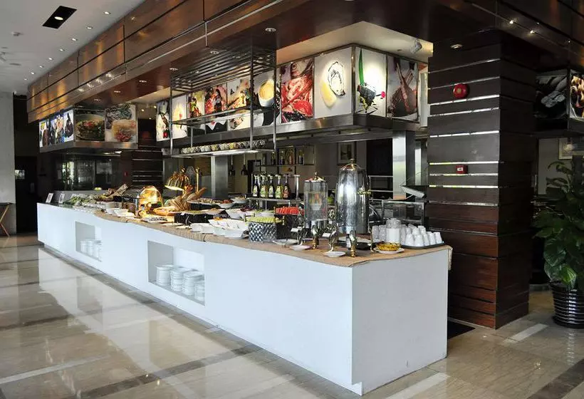 Отель Wyndham Bund East Shanghai