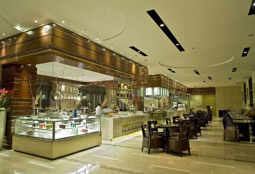 Отель Wyndham Bund East Shanghai