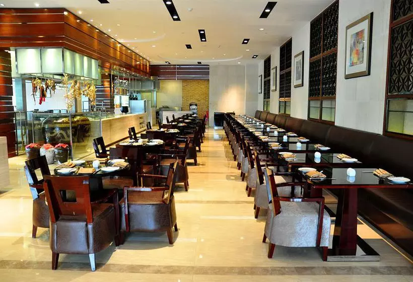 Отель Wyndham Bund East Shanghai