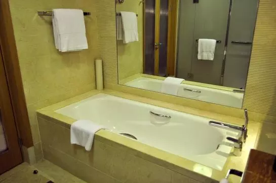 Отель Wyndham Bund East Shanghai