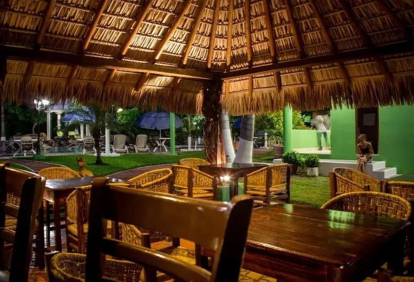 Suites & Hotel Punta Esmeralda