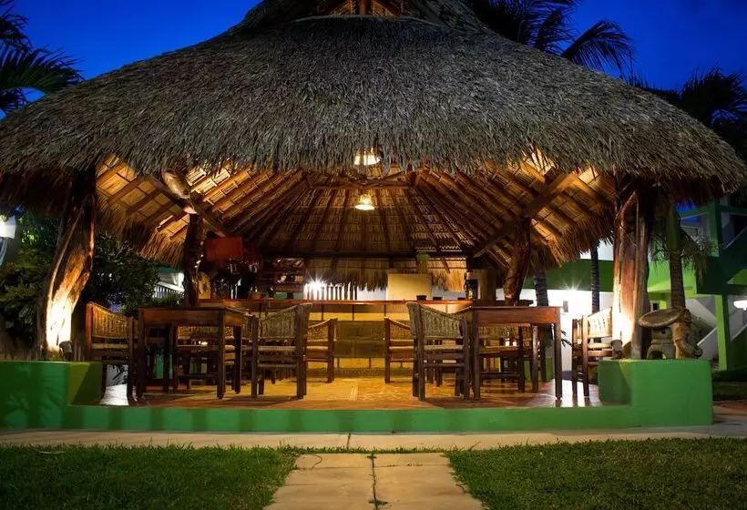 Suites & Hotel Punta Esmeralda