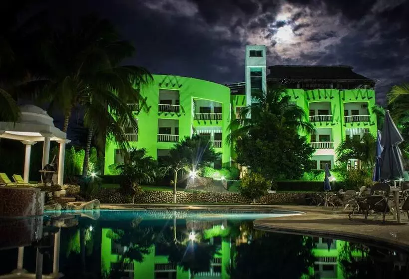 Suites & Hotel Punta Esmeralda