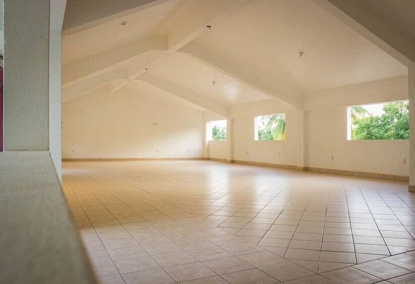 Suites & Hotel Punta Esmeralda