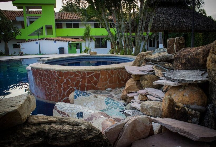 Suites & Hotel Punta Esmeralda