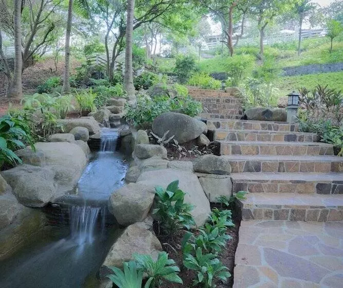 Hotelli La Jolla Luxury Beach Resort