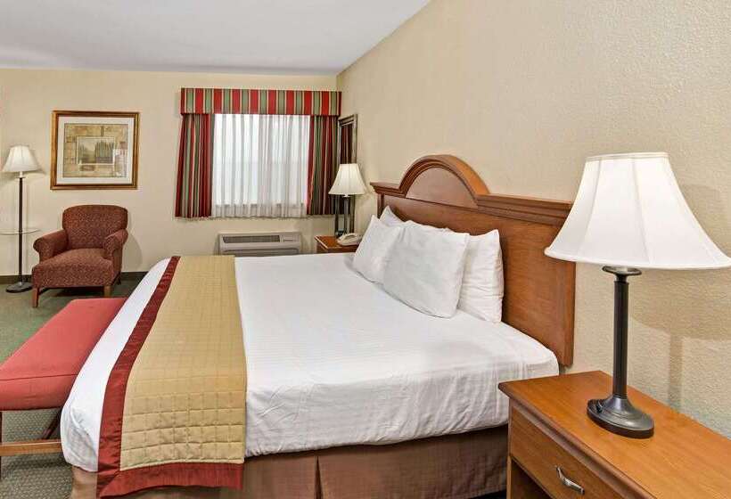 هتل Baymont By Wyndham Indianapolis