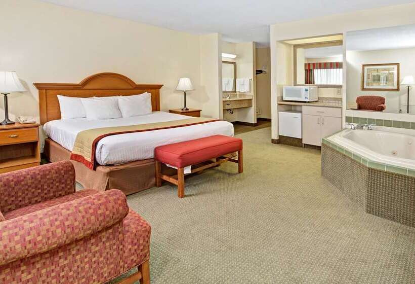 هتل Baymont By Wyndham Indianapolis