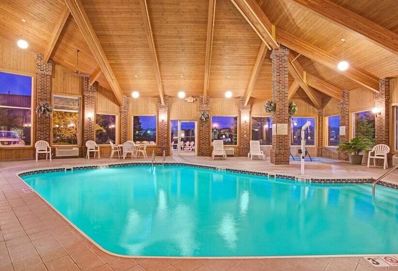 هتل Baymont By Wyndham Indianapolis