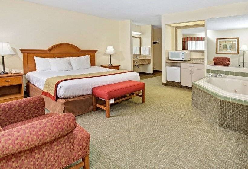 هتل Baymont By Wyndham Indianapolis