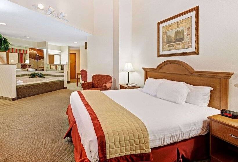 هتل Baymont By Wyndham Indianapolis