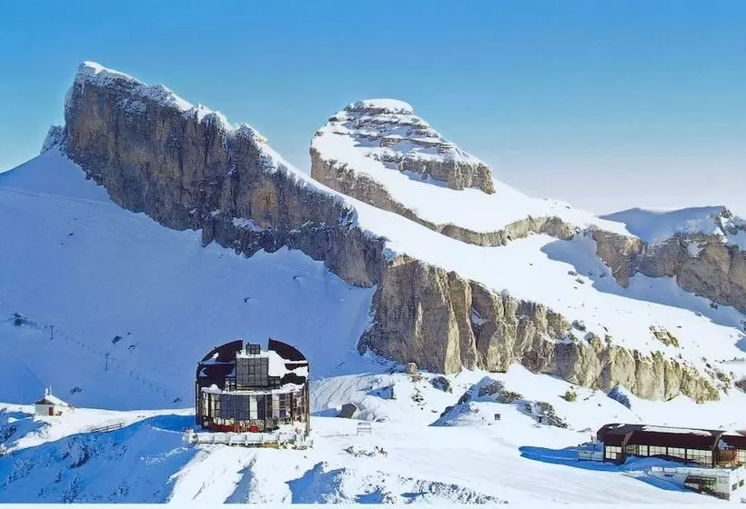 هتل Castel Club Leysin Parc Resort