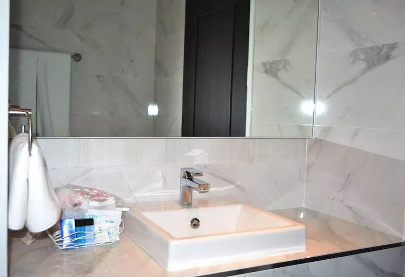 Flipper Lodge Hotel   Sha Extra Plus