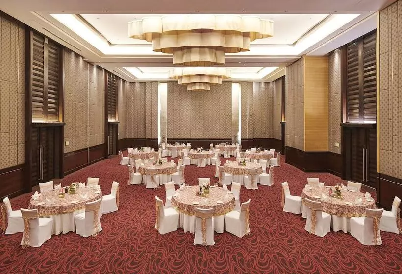 Hotel Holiday Inn Mumbai International Airport, An Ihg