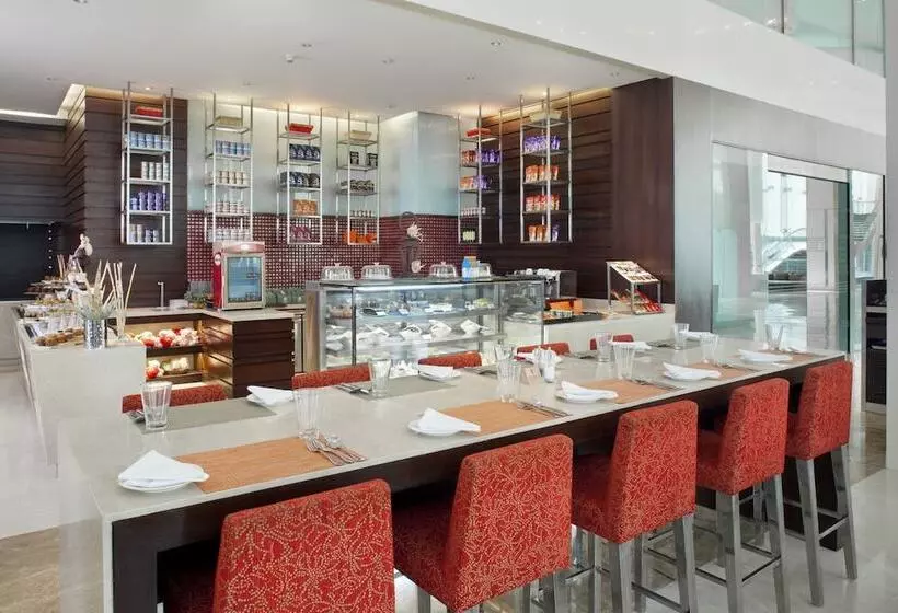 Hotel Holiday Inn Mumbai International Airport, An Ihg