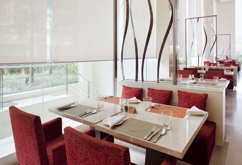 호텔 Holiday Inn Mumbai International Airport, An Ihg