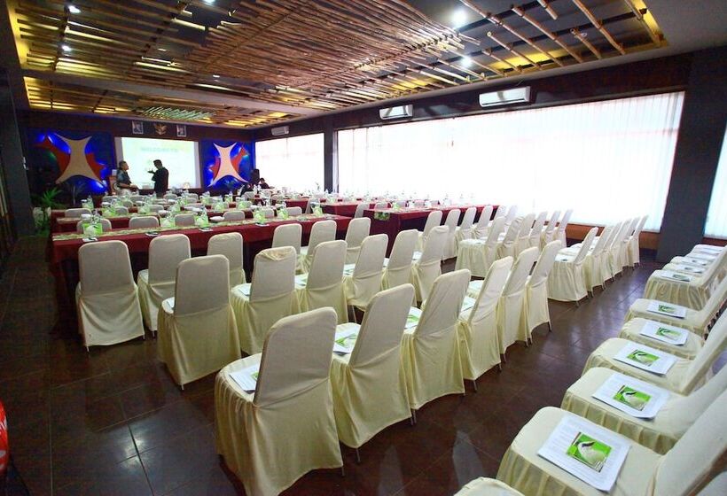 Отель Mara River Safari Lodge Bali