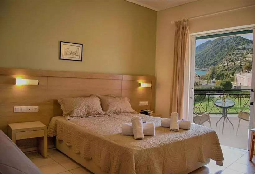 Отель Philoxenia