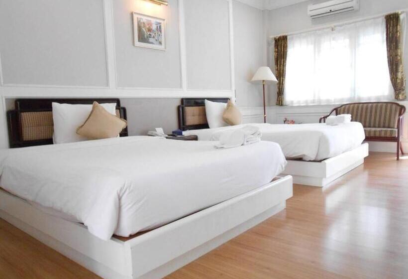 Hotel Rachawadee Resort &