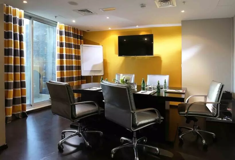 هتل Ramada By Wyndham Downtown Dubai