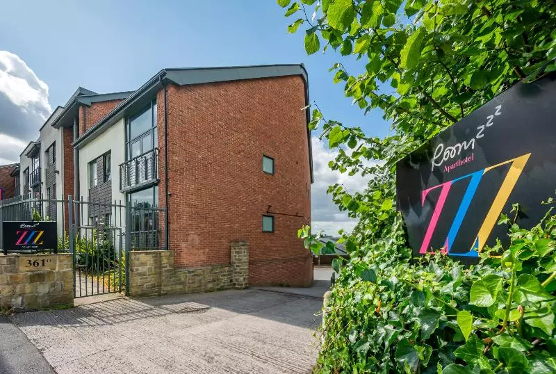 ホテル Roomzzz Leeds Headingley