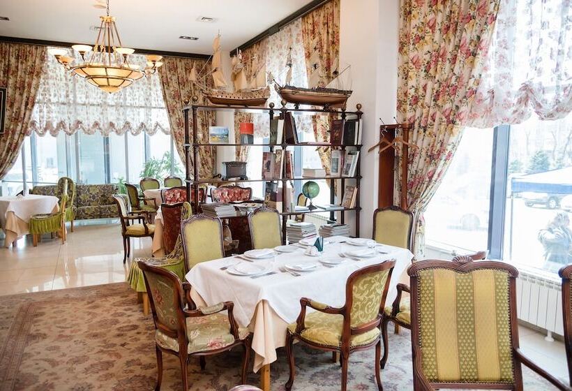 فندق Topos Congress