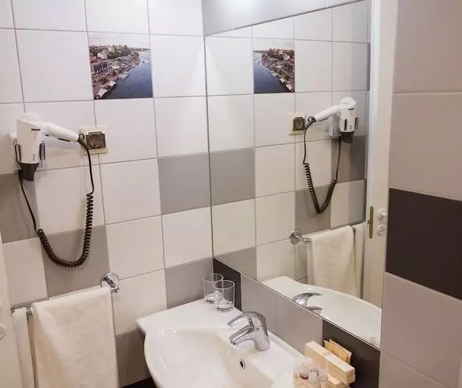 Отель Topos Congress