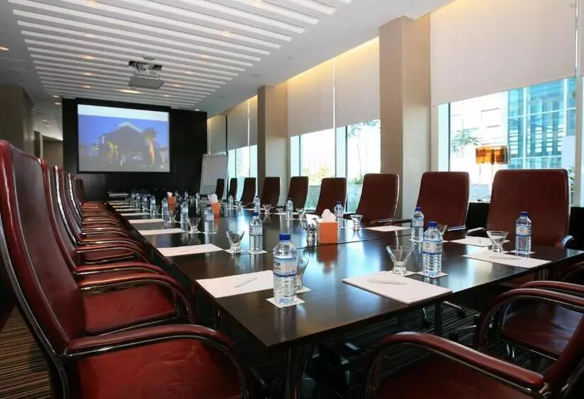 هتل Yas Island Rotana Abu Dhabi