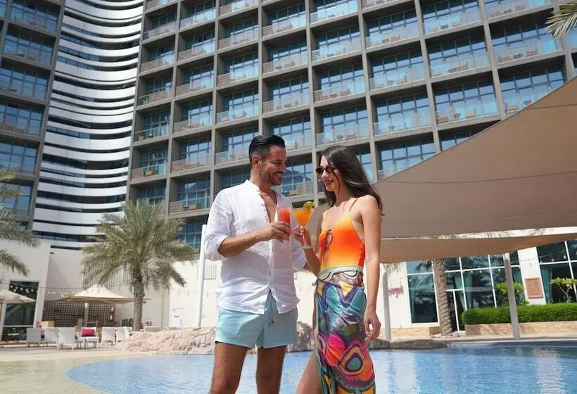 ホテル Yas Plaza Marina