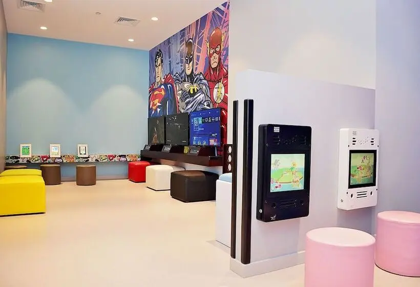 ホテル Yas Plaza Marina