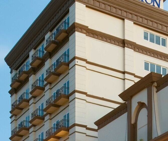 فندق Aston Manado