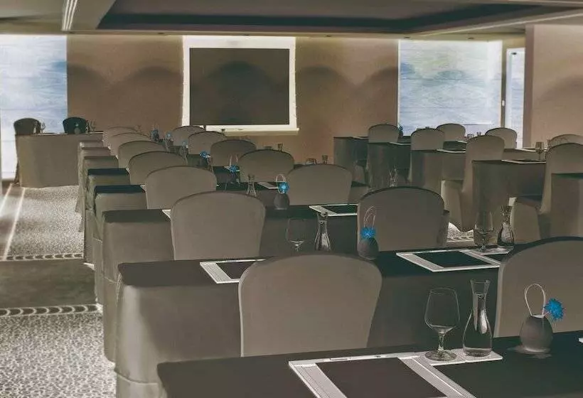 酒店 Avani Deira Dubai