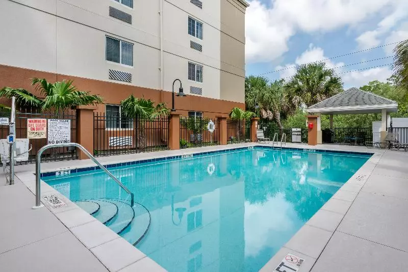 호텔 Candlewood Suites Fort Myers/sanibel Gateway, An Ihg