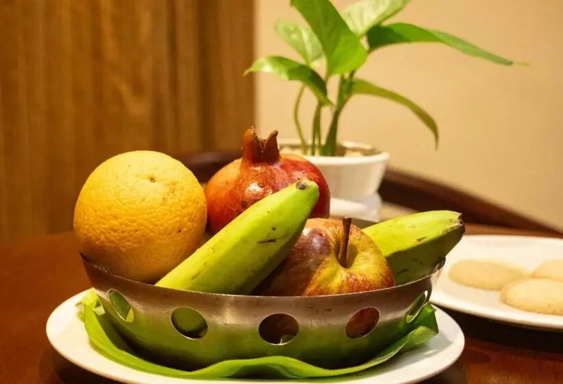 Отель Classic Sarovar Portico Trivandrum