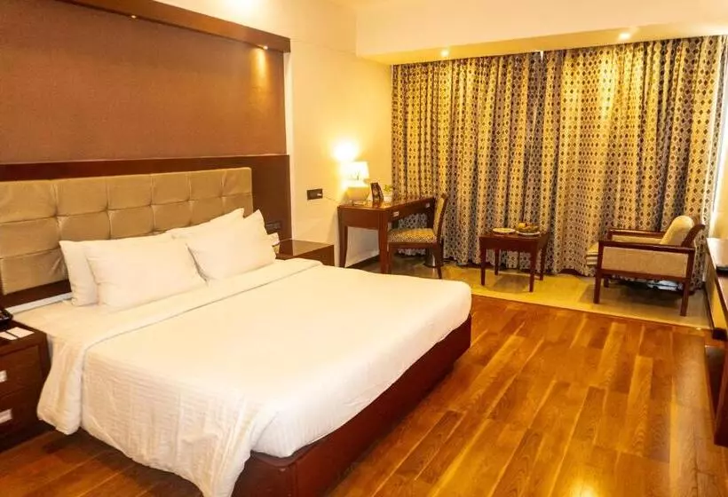 Отель Classic Sarovar Portico Trivandrum