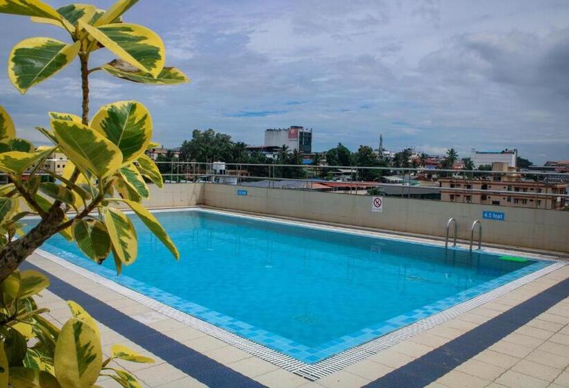 Hotel Classic Sarovar Portico Trivandrum