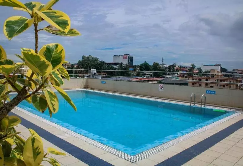 Отель Classic Sarovar Portico Trivandrum