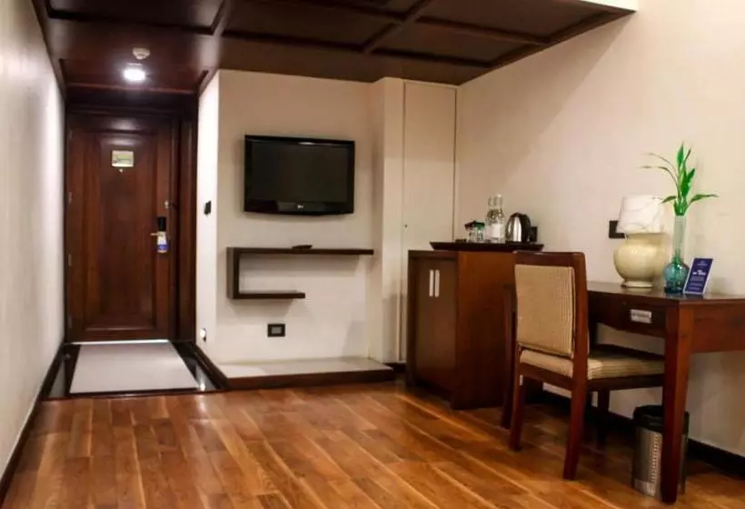 Отель Classic Sarovar Portico Trivandrum