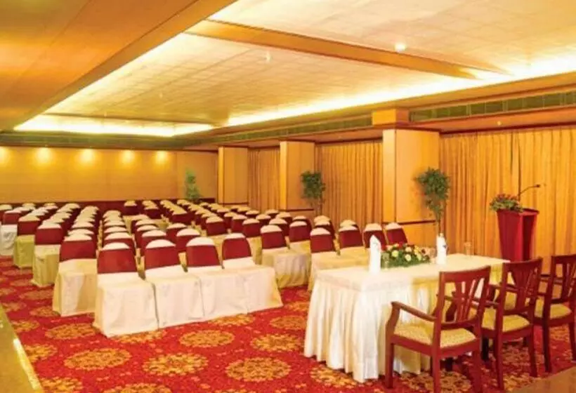 Отель Classic Sarovar Portico Trivandrum