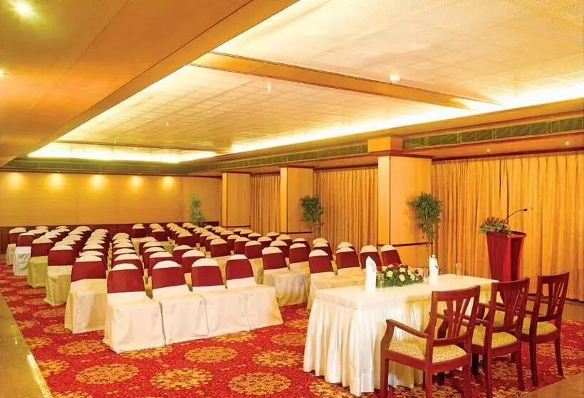 Отель Classic Sarovar Portico Trivandrum