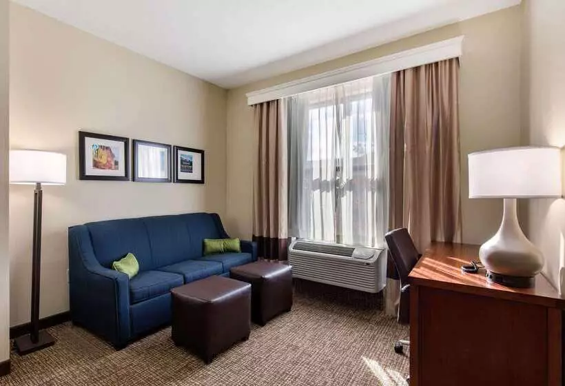 هتل Comfort Suites